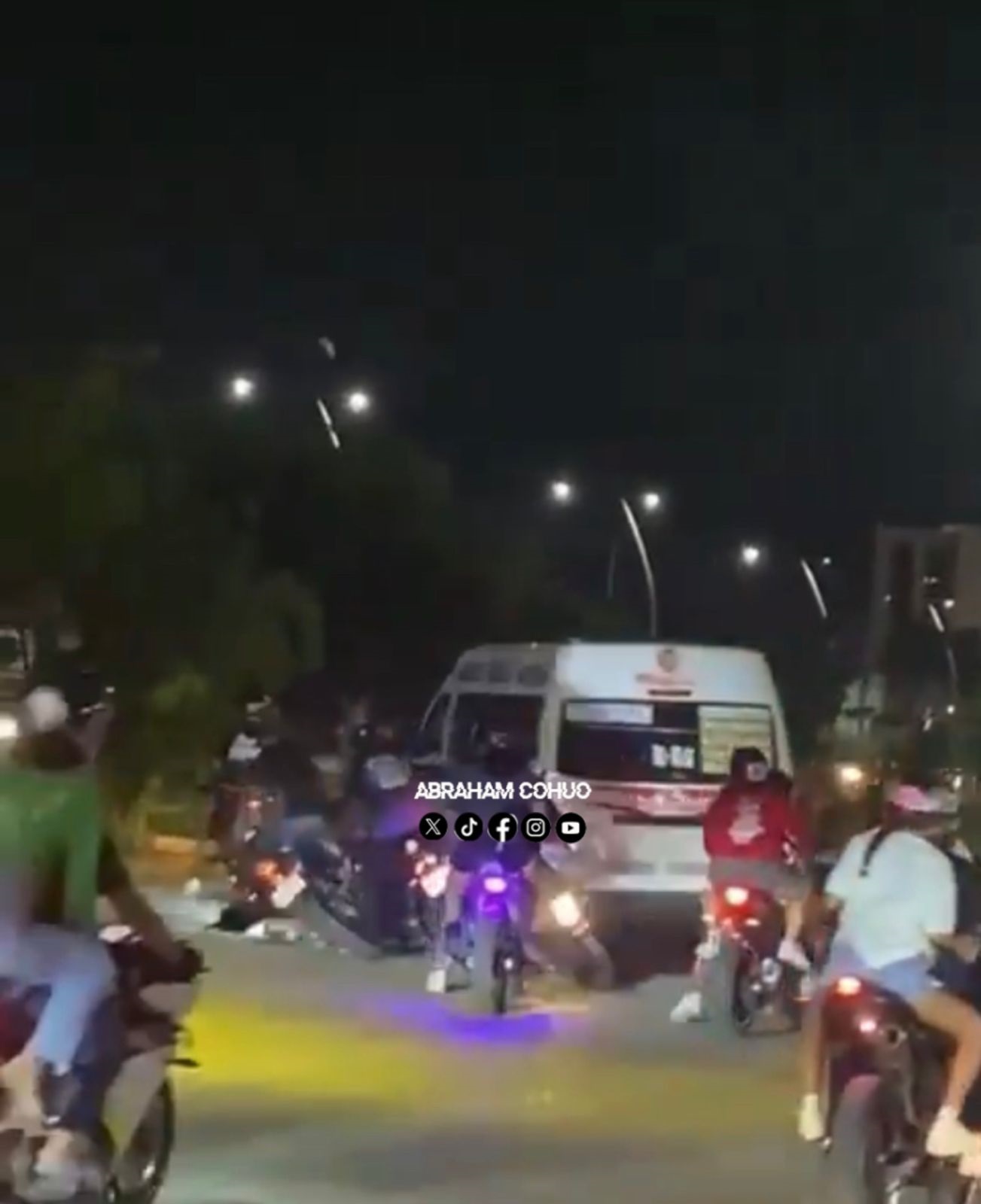 Unidad que cubre la ruta Huayacán, embiste a motociclistas que realizaban una "rodada"